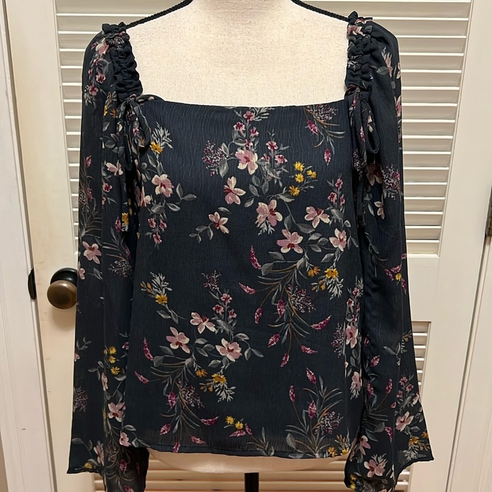 june & hudson Blouse in a Floral Print with Bell Sleeves